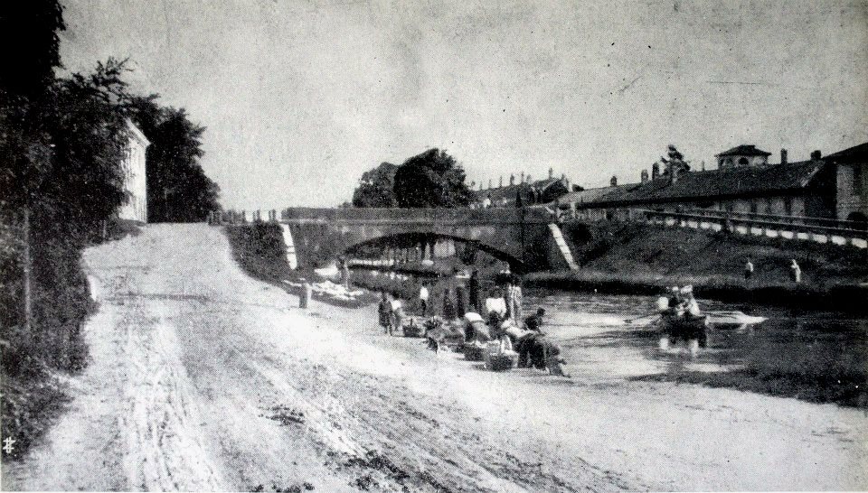 1908 - Il ponte di Corsico visto dall’alzaia sulla riva sinistra del Naviglio Grande.