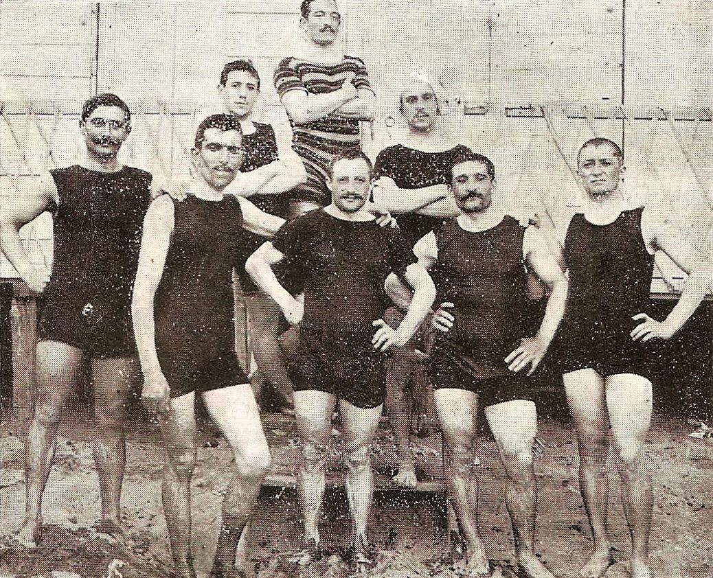 1911 - In primo piano, da sinistra: Ernesto Azzini, Carlo Galetti, Giovanni Rossignoli e Giovanni Gerbi