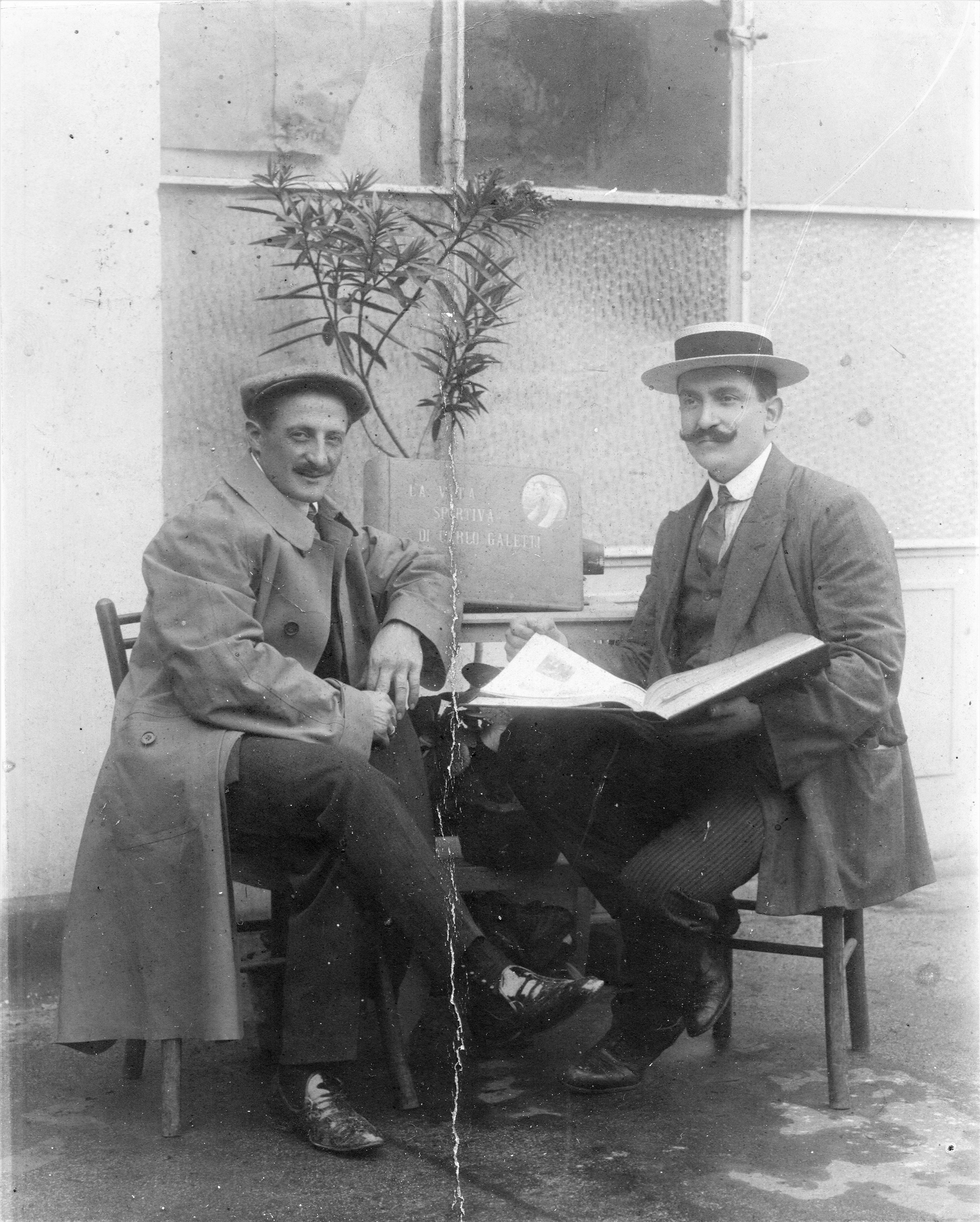 1911 - Carlo Galetti ed Emilio Colombo, il giornalista autore del libro “La vita sportiva di Carlo Galetti”.